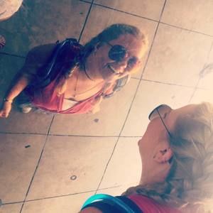 Meet your Posher, Olivia